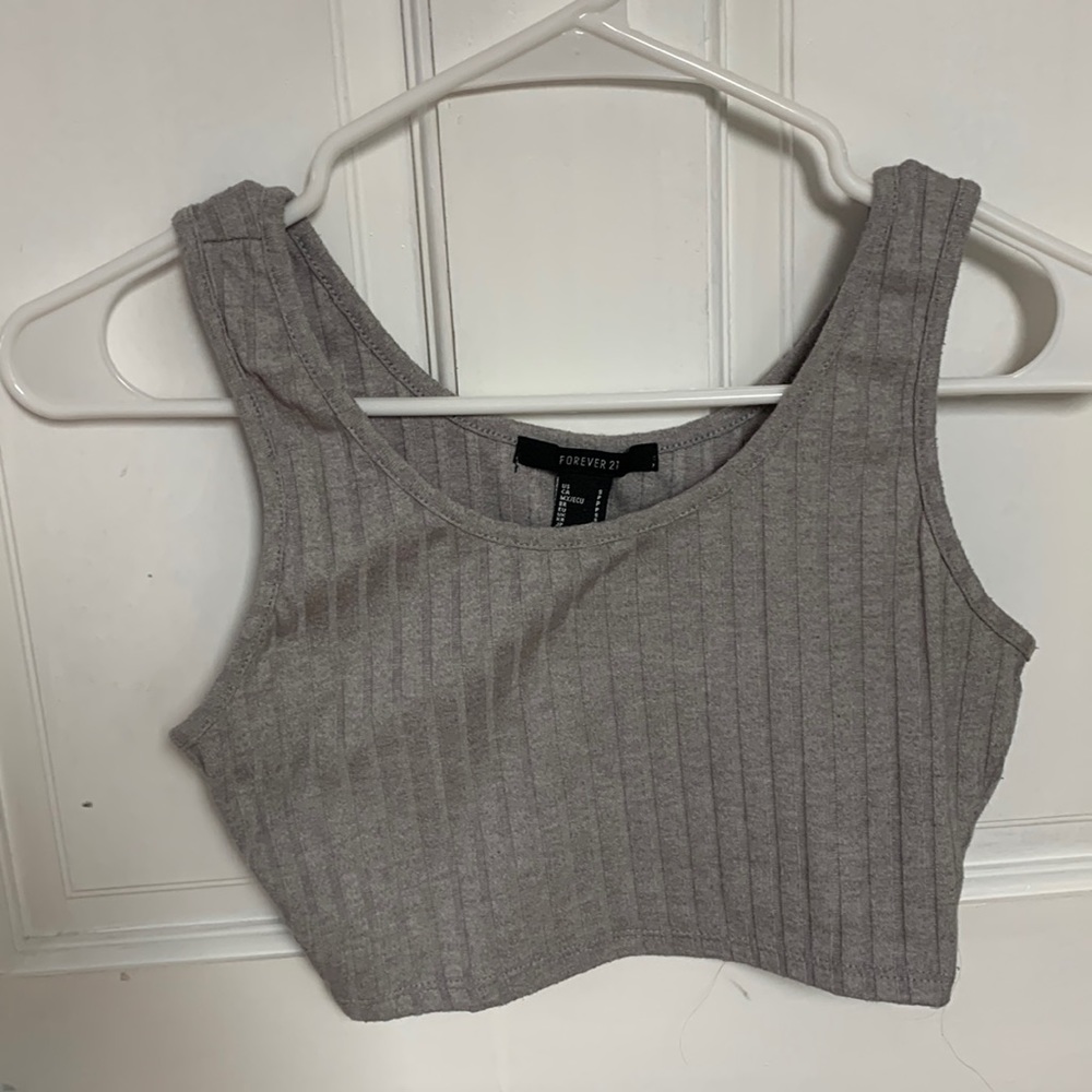 Crop top/tank top. Super cute for a casual summer day. #poshmark #xs #croptop